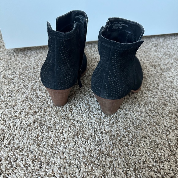 Violet & Red Jensen Heeled Bootie in Black Suede, size 7 - Picture 4 of 7